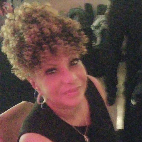 Meet your Posher, Denice - Picture 1 of 1